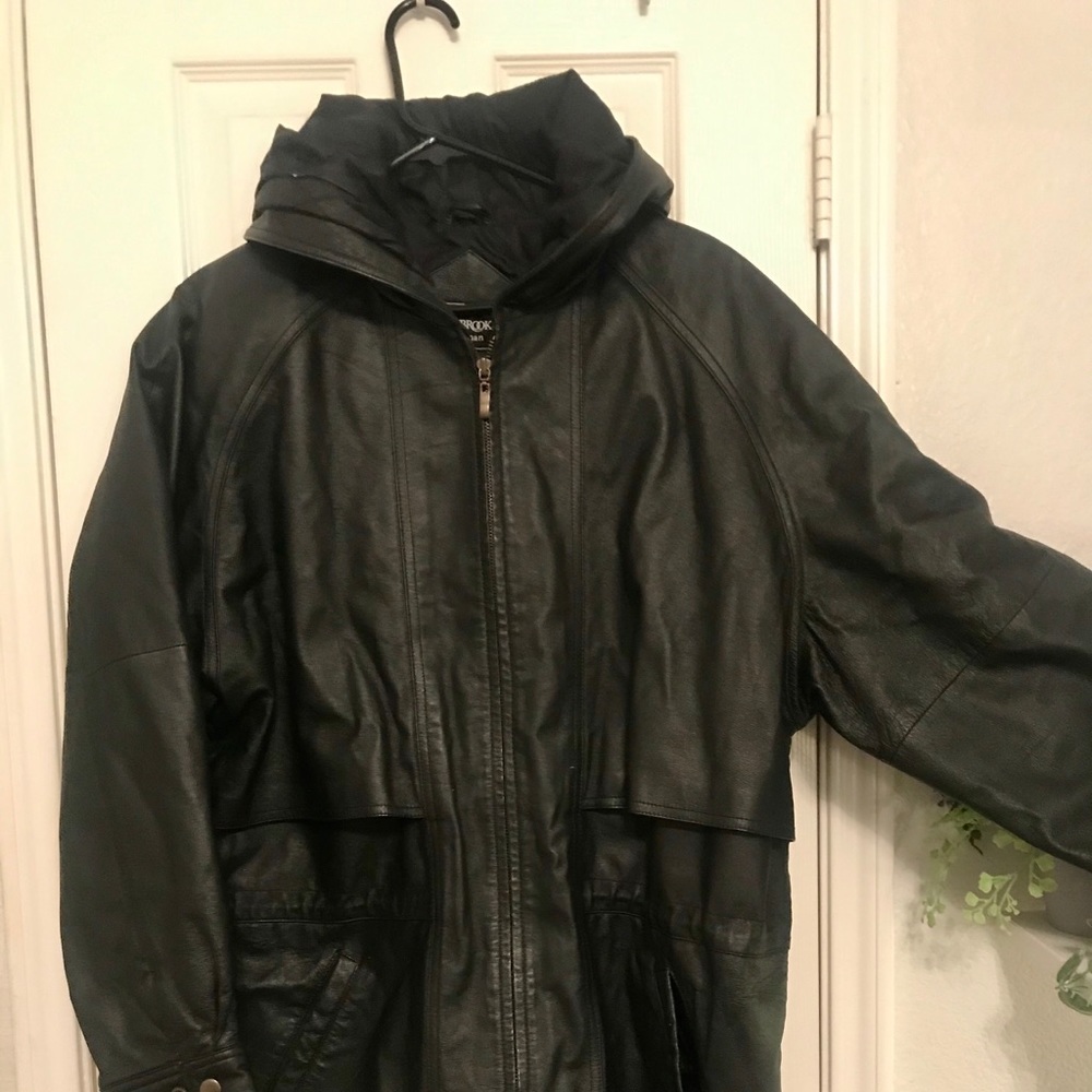 WEEKEND COAT SALE 
9️⃣0️⃣s Vintage Leather Coat